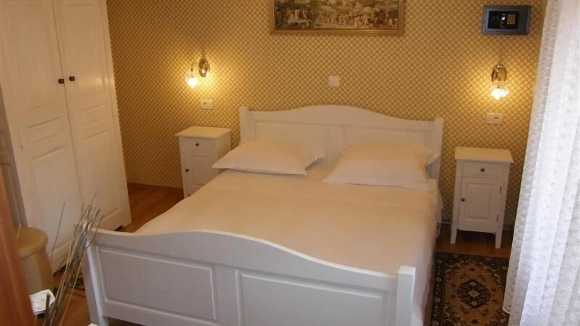 Villa Carrara Trogir 3*,  Croatia