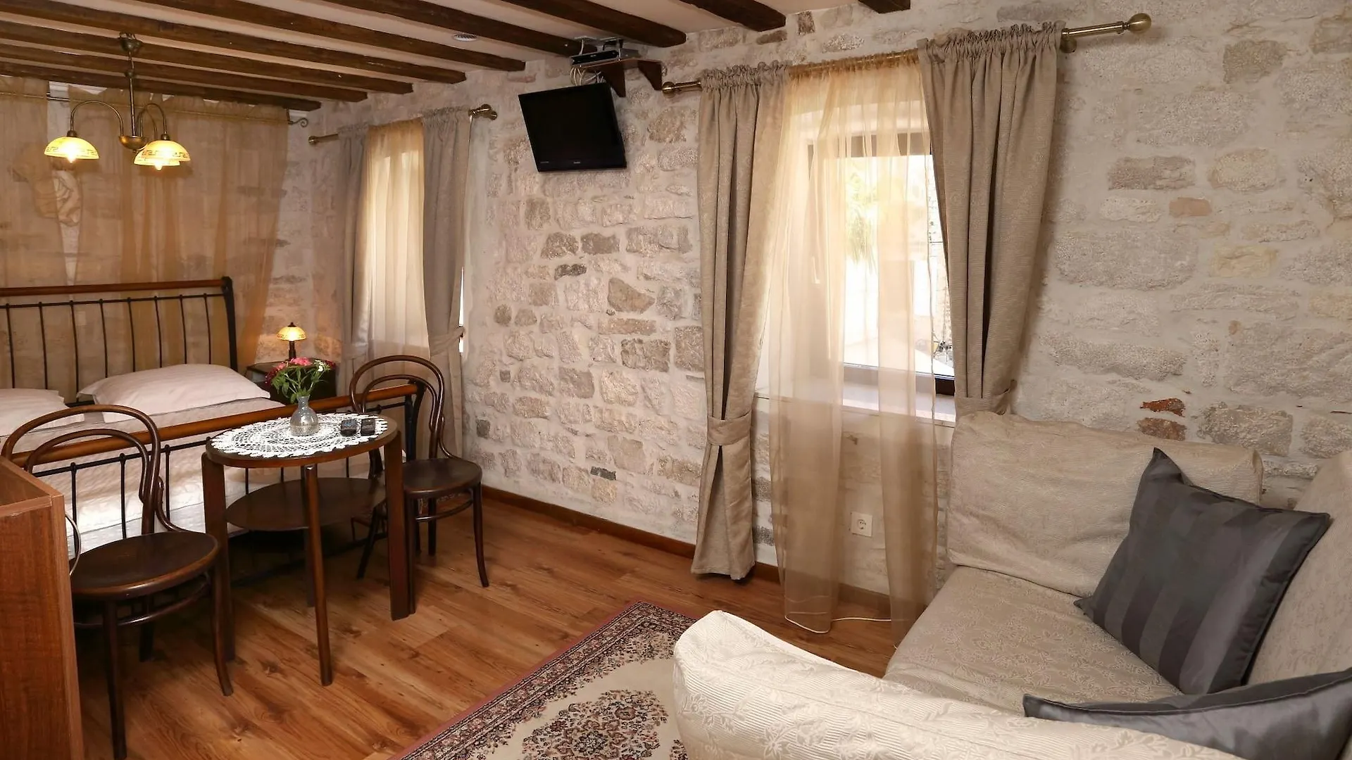 *** Oda ve Kahvaltı Villa Carrara Trogir Hırvatistan