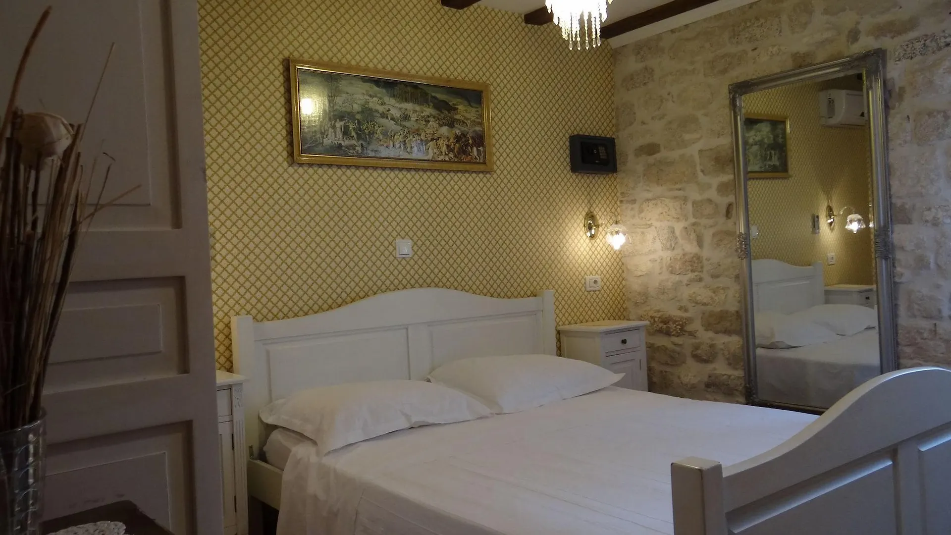 Villa Carrara Trogir 3*,  Hırvatistan